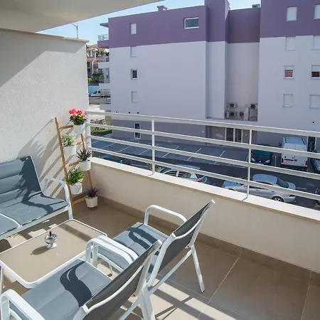 Rafael Apartment *
